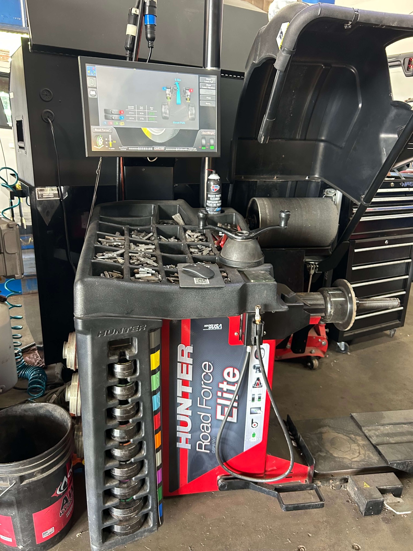 Hunter Road Force Elite wheel balancer